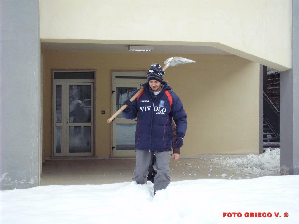 Bagnoli-Irpino-Emergenza-neve-giovani-volontari-in-azione-15