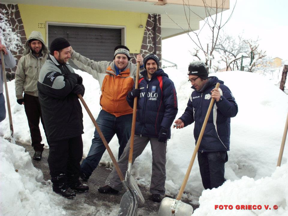 Bagnoli-Irpino-Emergenza-neve-giovani-volontari-in-azione-17