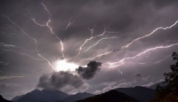 Tempesta di fulmini in Campania: immagini choc da Bagnoli